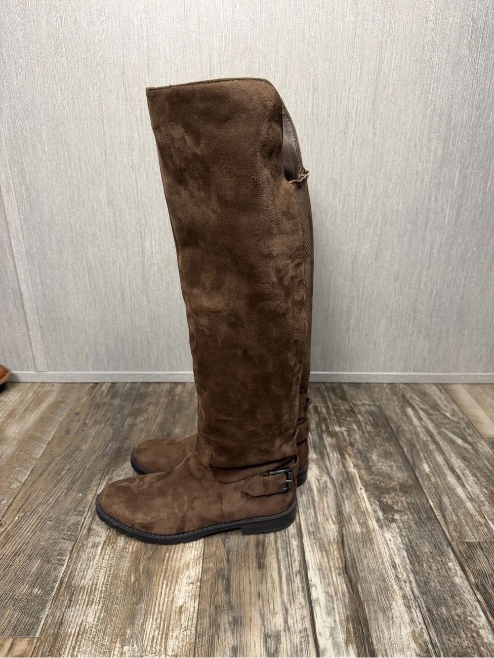 Bass Women's Brown Knee-High Boots - Classic Riding Style